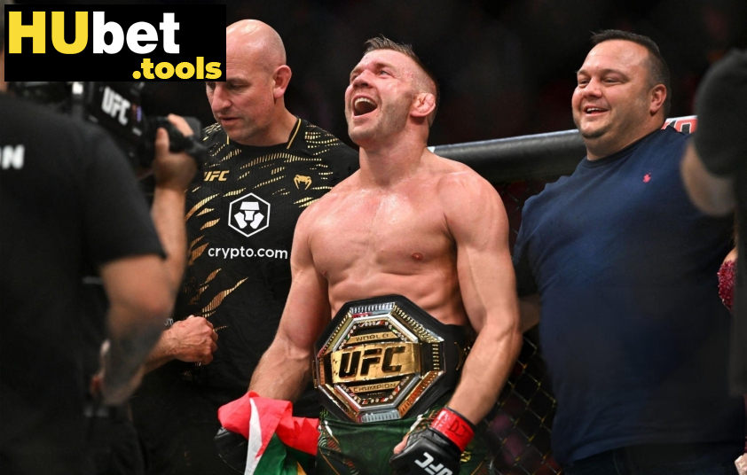 Du Plessis bảo vệ thành công đai hạng trung UFC và hướng tới những thử thách lớn hơn (Ảnh: Getty)